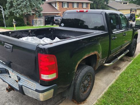 Used 2009 GMC Sierra 2500 SLT w/ Entertainment Package AWD/4WD image 6