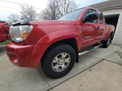 Used 2009 Toyota Tacoma Pickup 4D 6 ft image 2