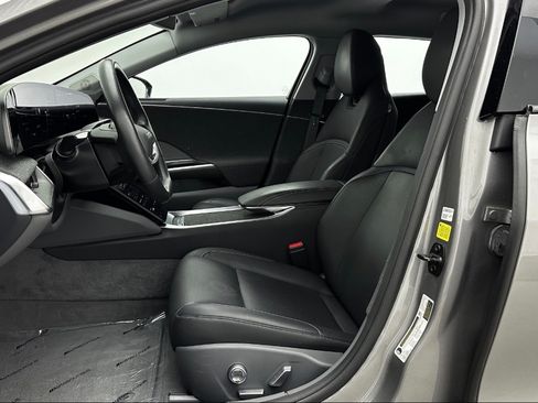 Used 2025 Lucid Air Pure image 11