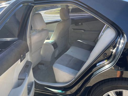 Used 2014 Toyota Camry XLE image 12