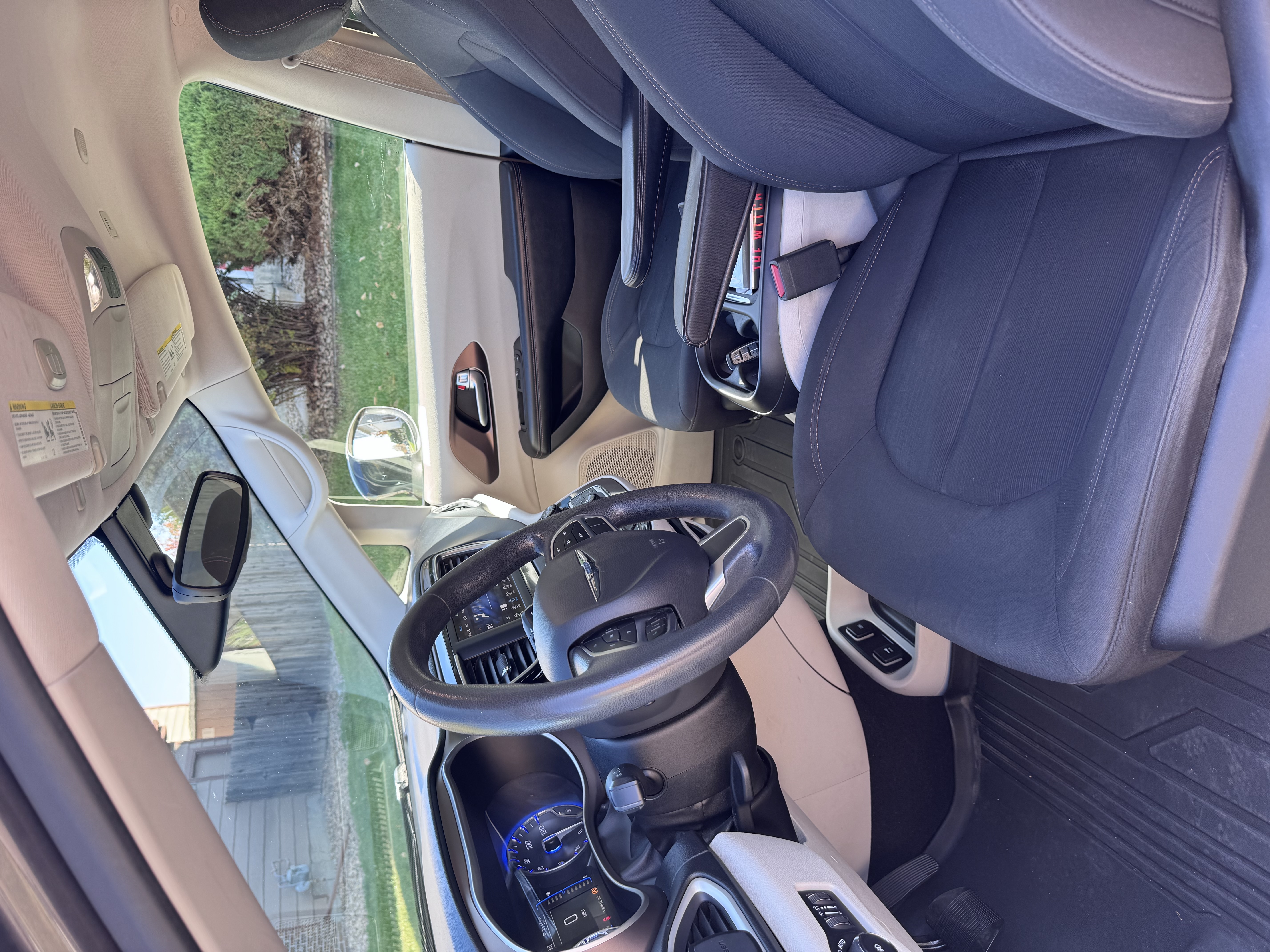 Used 2018 Chrysler Pacifica Touring Plus FWD image 11
