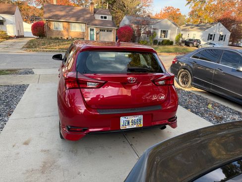 Used 2018 Toyota Corolla iM image 10