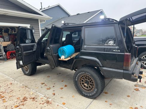 Used 2000 Jeep Cherokee Sport image 4