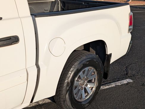 Used 2007 Mitsubishi Raider LS image 5