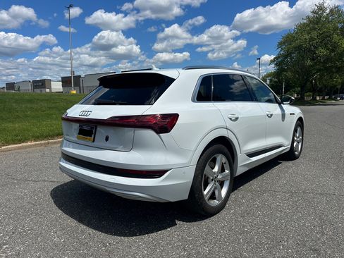 Used 2019 Audi e-tron Premium Plus image 5