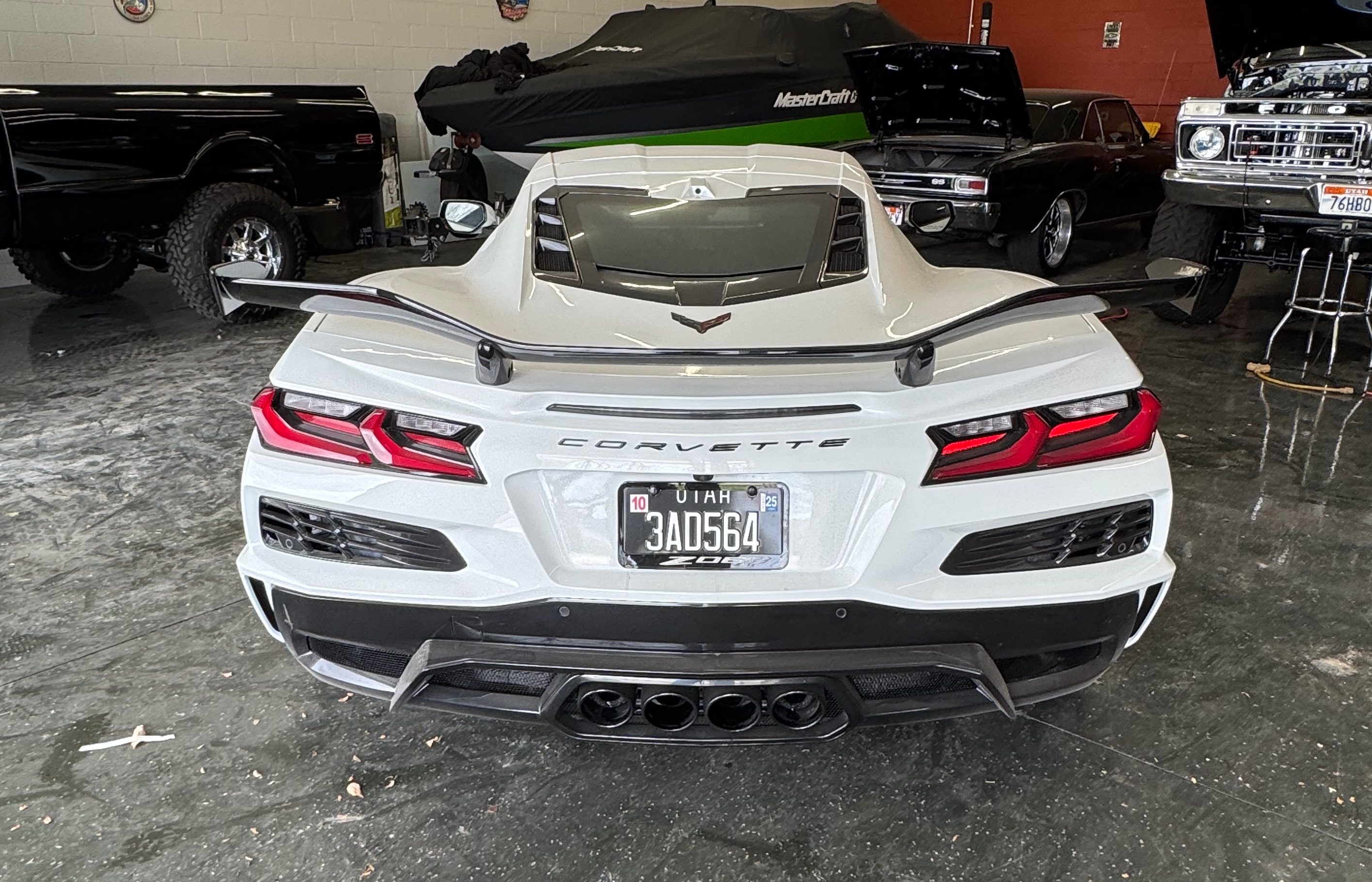Used 2023 Chevrolet Corvette Z06 w/ Z07 Performance Package RWD image 2