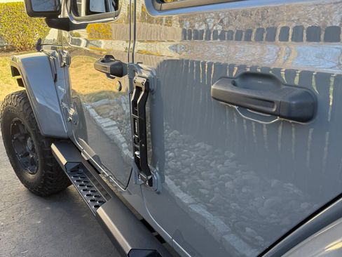 Used 2019 Jeep Wrangler Unlimited Sahara image 12