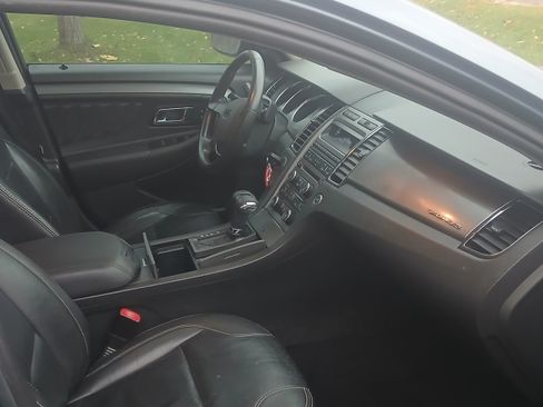 Used 2010 Ford Taurus SEL image 11