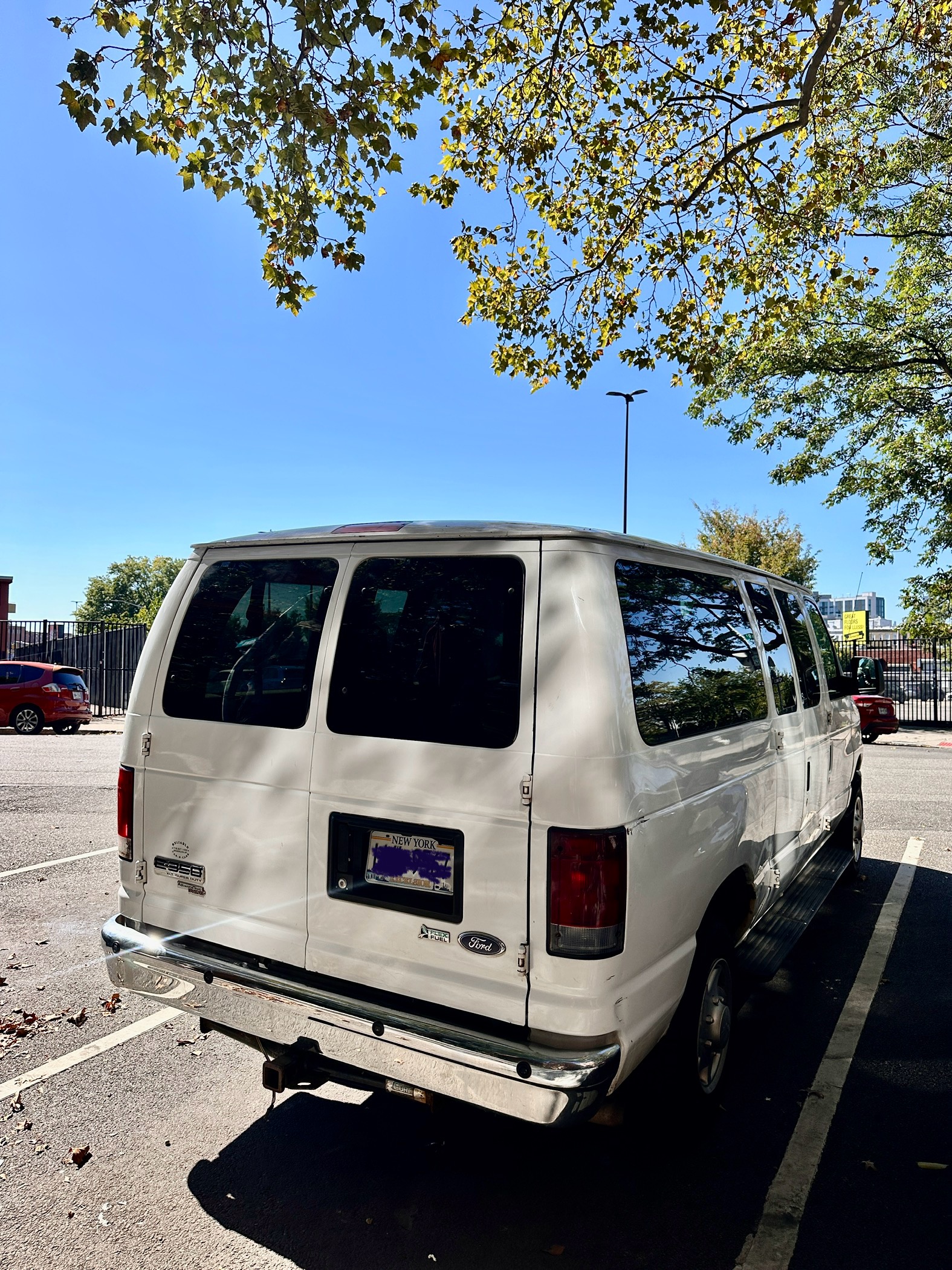 Used 2009 Ford E-350 and Econoline 350 XLT RWD image 5