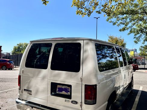 Used 2009 Ford E-350 and Econoline 350 XLT RWD image 5