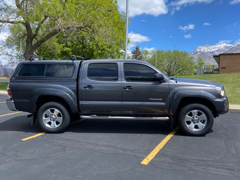 Used 2015 Toyota Tacoma PreRunner w/ SR5 Package image 5