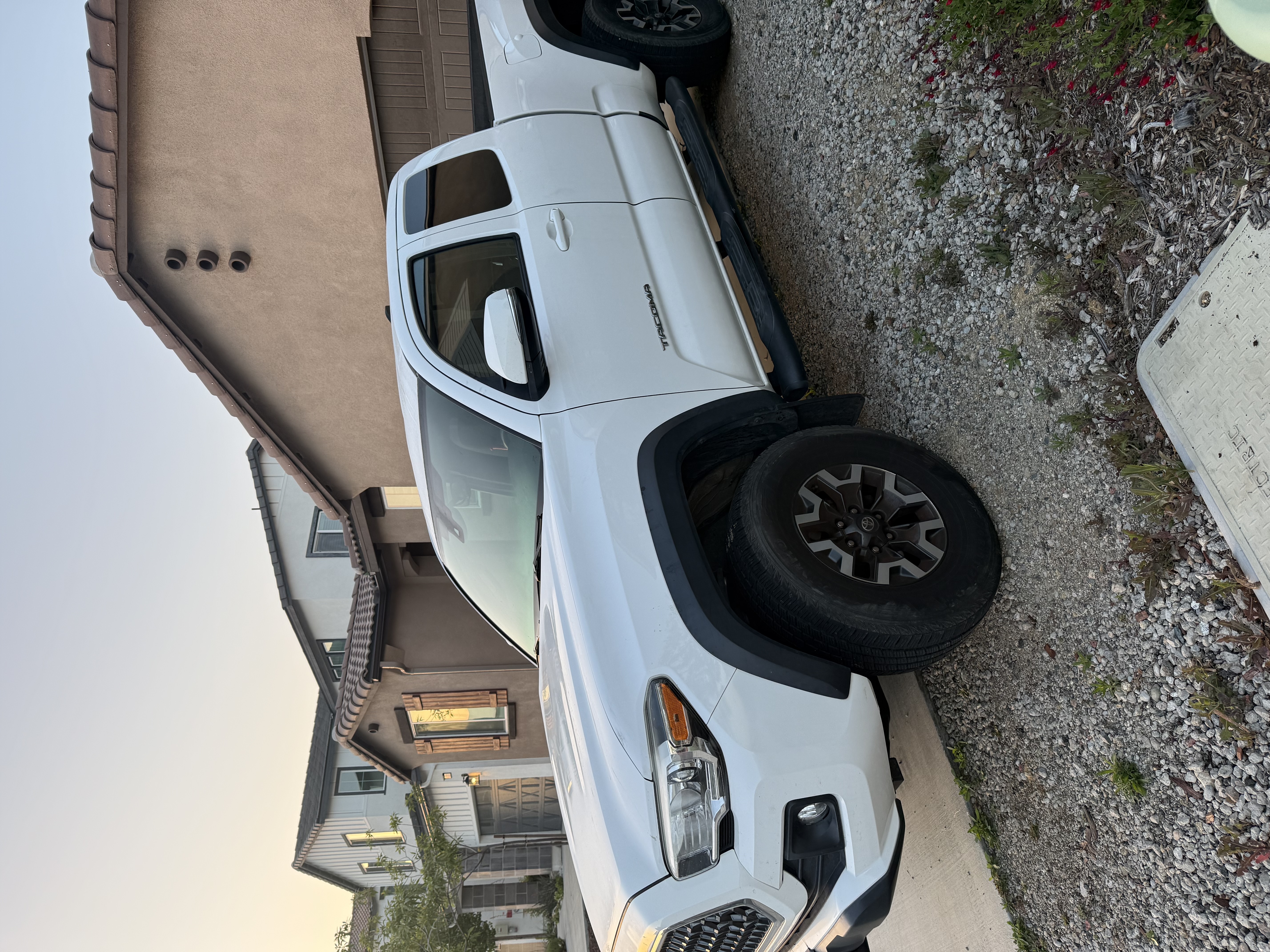 Used 2019 Toyota Tacoma TRD Off-Road w/ Technology Package AWD/4WD image 10