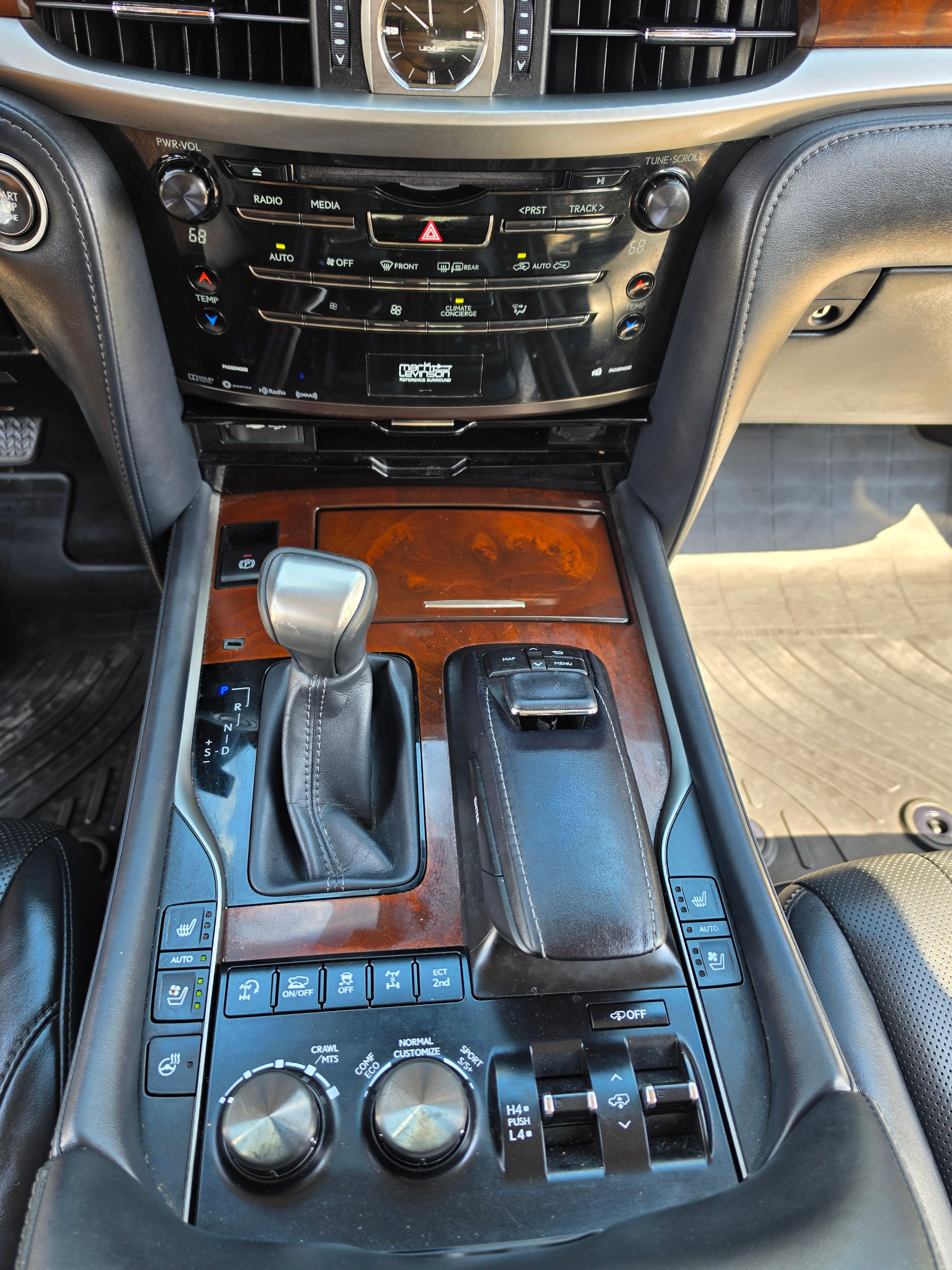 Used 2019 Lexus LX 570 4WD w/ Luxury Package image 21