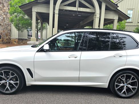Used 2019 BMW X5 xDrive40i w/ M Sport Package AWD/4WD image 1