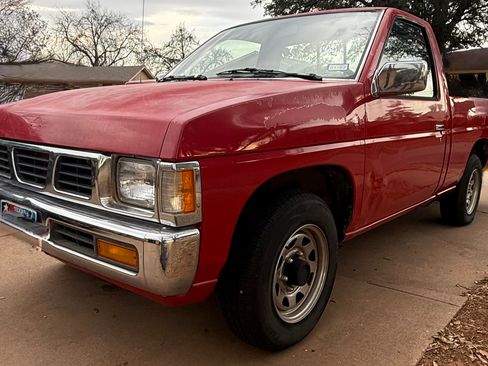 Used 1994 Nissan Pickup XE image 5