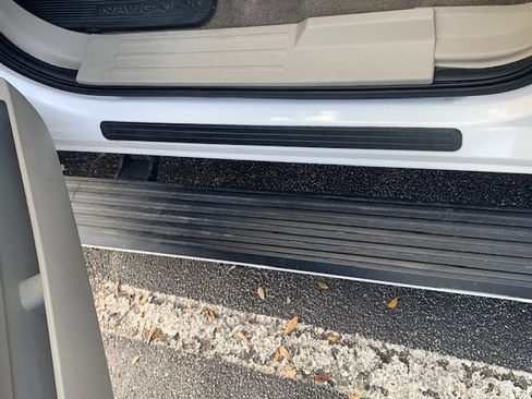 Used 2013 Lincoln Navigator 2WD w/ HD Trailer Tow Pkg image 32