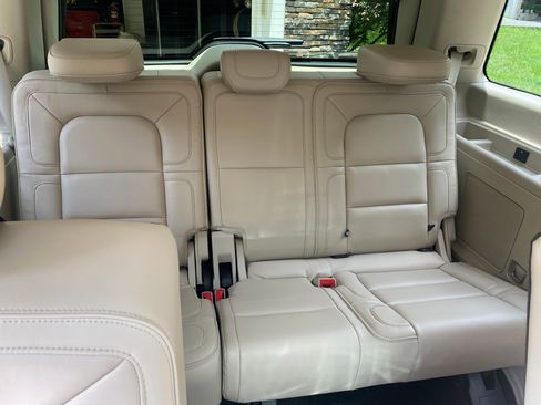 Used 2019 Lincoln Navigator Select RWD image 17