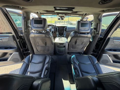 Used 2019 Cadillac Escalade ESV Platinum image 12