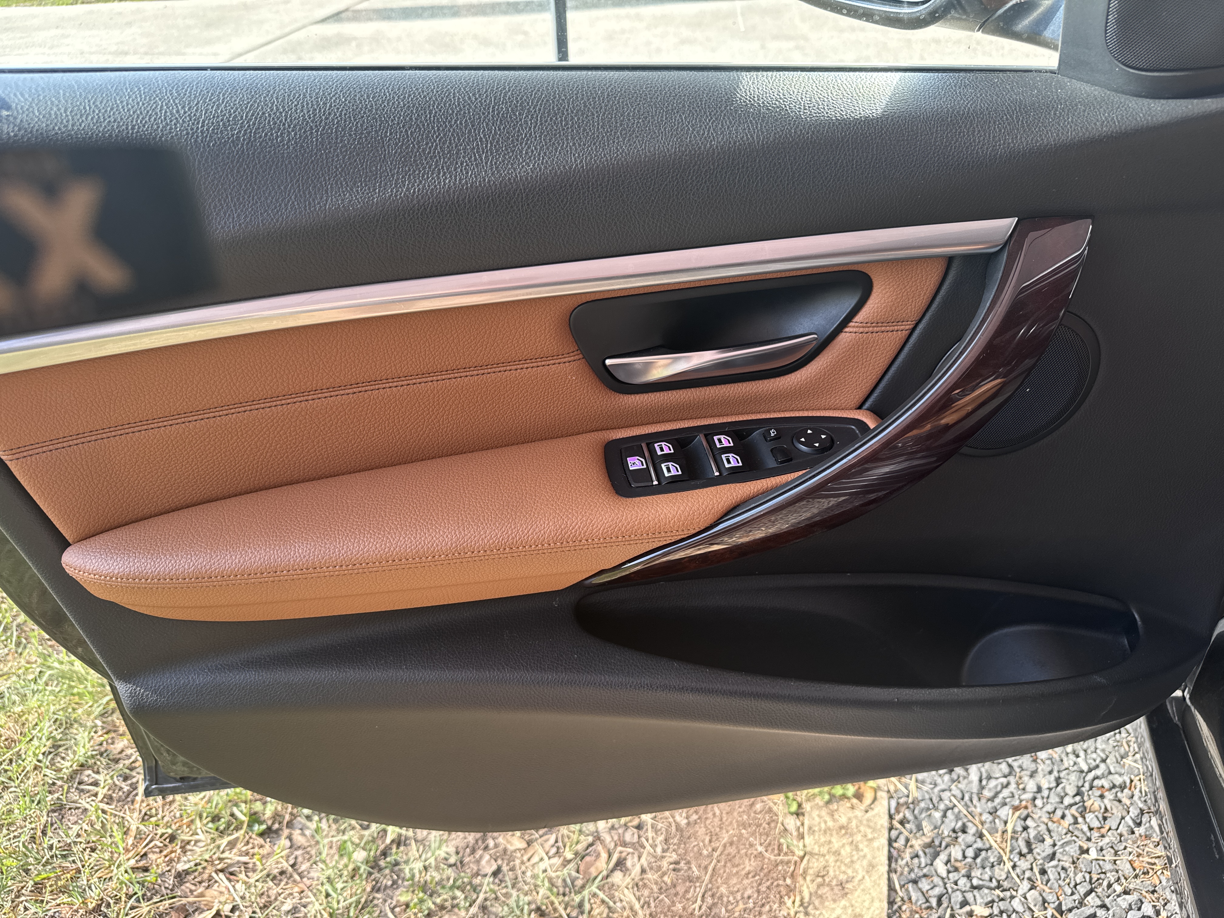 Used 2018 BMW 330e w/ Convenience Package RWD image 5
