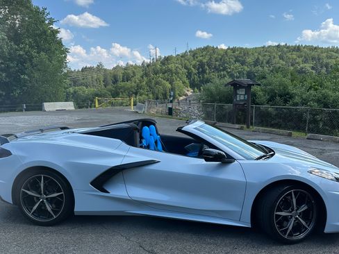 Used 2023 Chevrolet Corvette Stingray Premium Conv w/ Z51 Performance Package RWD image 4