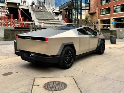 Used 2024 Tesla Cybertruck AWD Crew Cab image 6