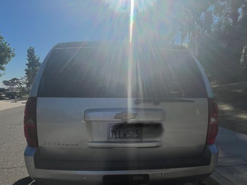 Used 2014 Chevrolet Suburban LT image 1