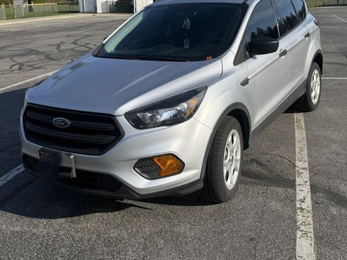 Used 2019 Ford Escape S image 5