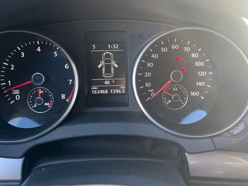 Used 2011 Volkswagen Golf Hatchback 2D image 9