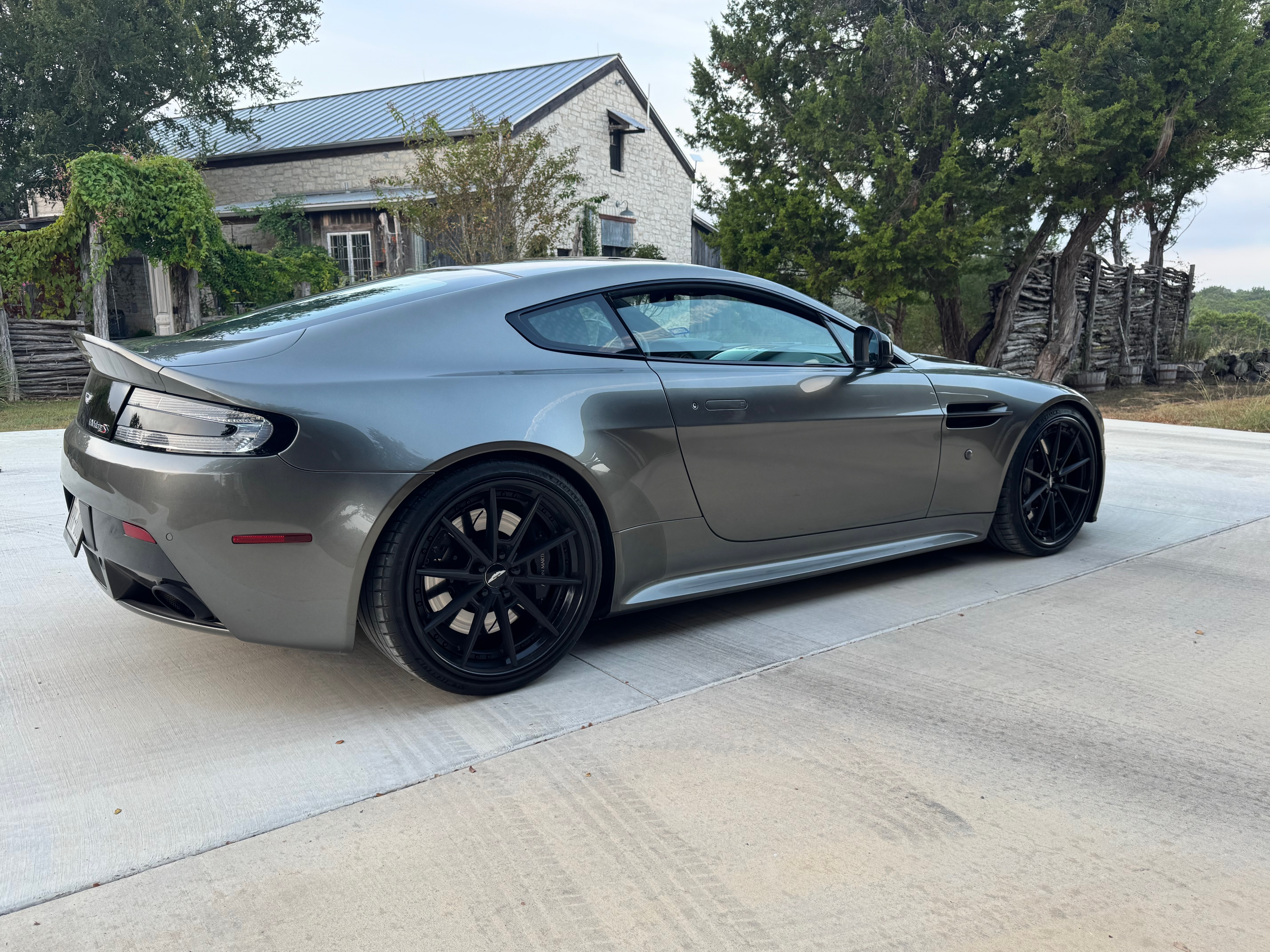 Used 2016 Aston Martin V12 Vantage S RWD image 4