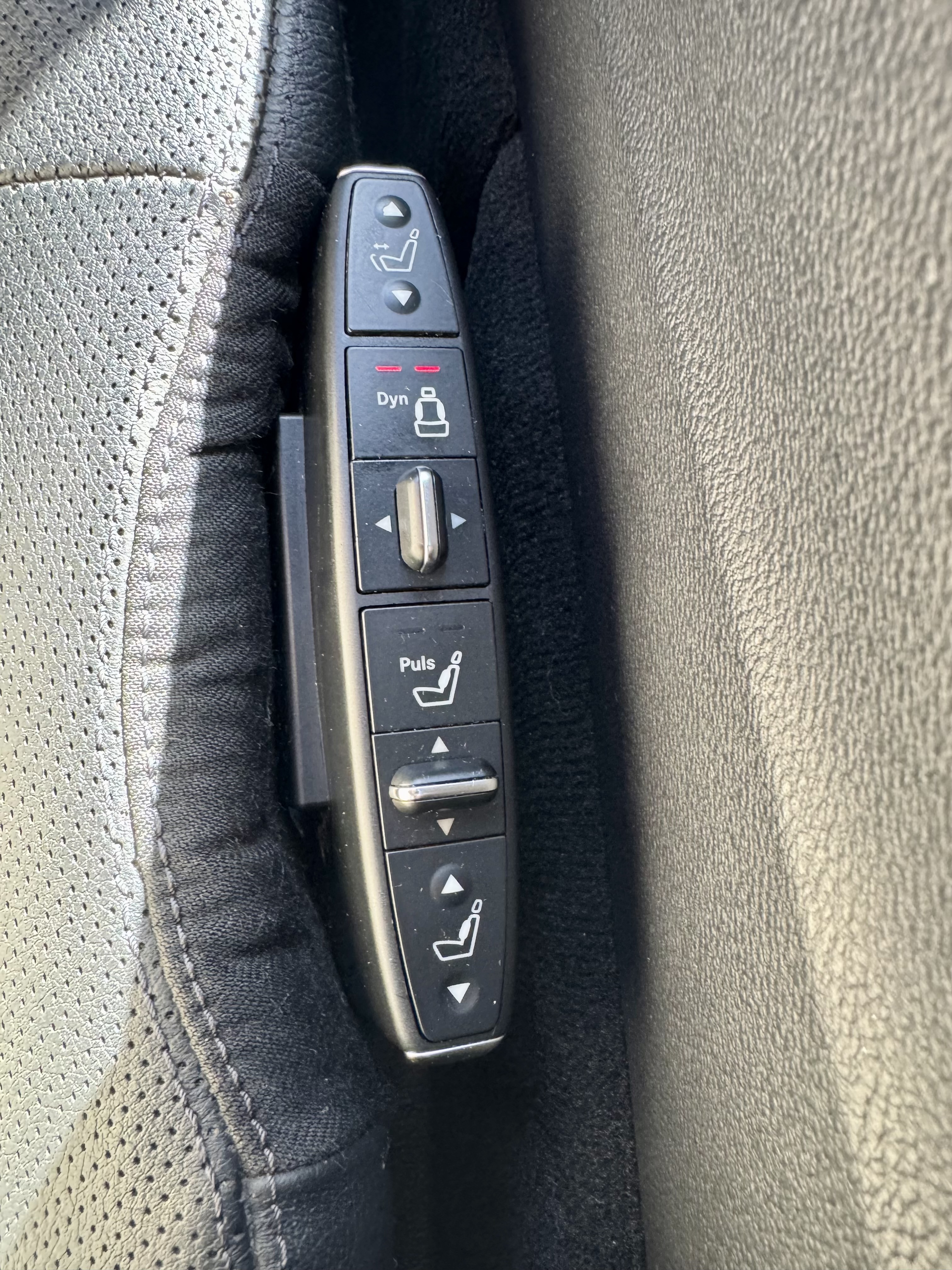 Used 2011 Mercedes-Benz E 550 Sedan image 18