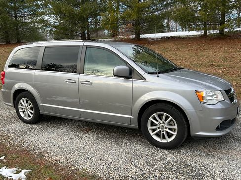 Used 2018 Dodge Grand Caravan SXT image 4