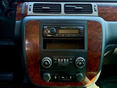 Used 2014 Chevrolet Tahoe LS image 14