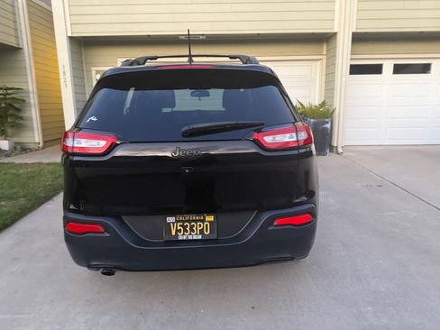 Used 2018 Jeep Cherokee Latitude w/ Altitude Package image 12