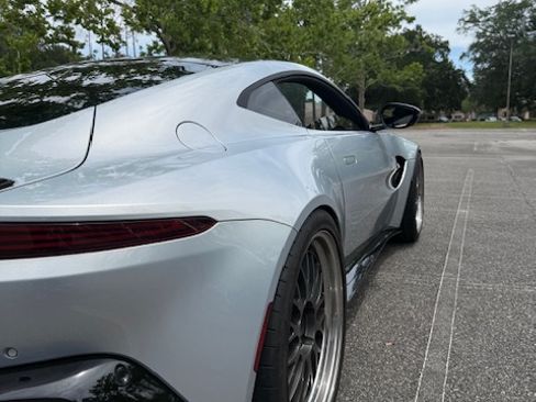 Used 2019 Aston Martin V8 Vantage Coupe RWD image 12