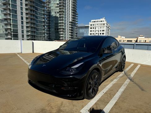 Used 2023 Tesla Model Y Performance AWD/4WD image 1