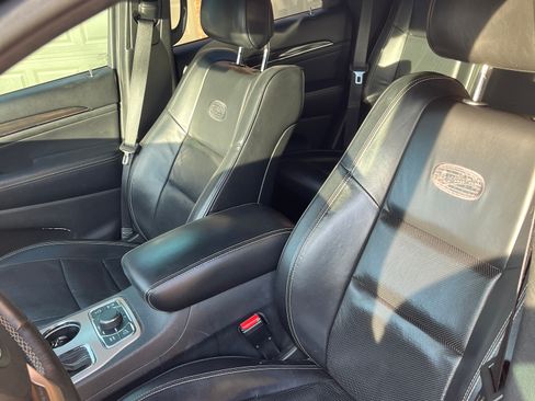 Used 2017 Jeep Grand Cherokee Overland w/ Jeep Active Safety Group image 12