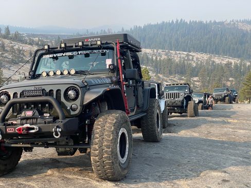Used 2015 Jeep Wrangler Unlimited Rubicon AWD/4WD image 2