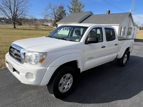Used 2006 Toyota Tacoma PreRunner image 1