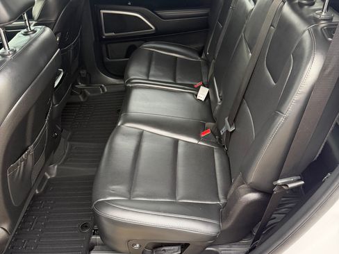 Used 2021 Kia Telluride LX image 14