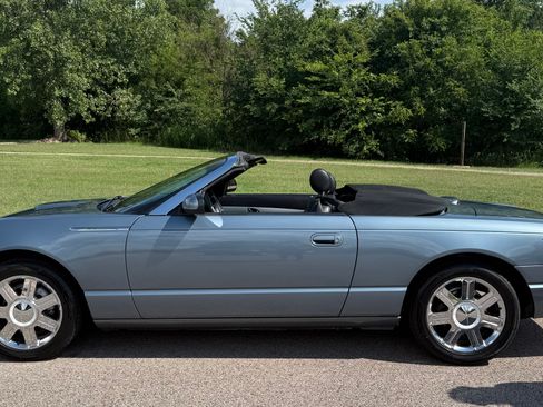 Used 2005 Ford Thunderbird RWD image 8