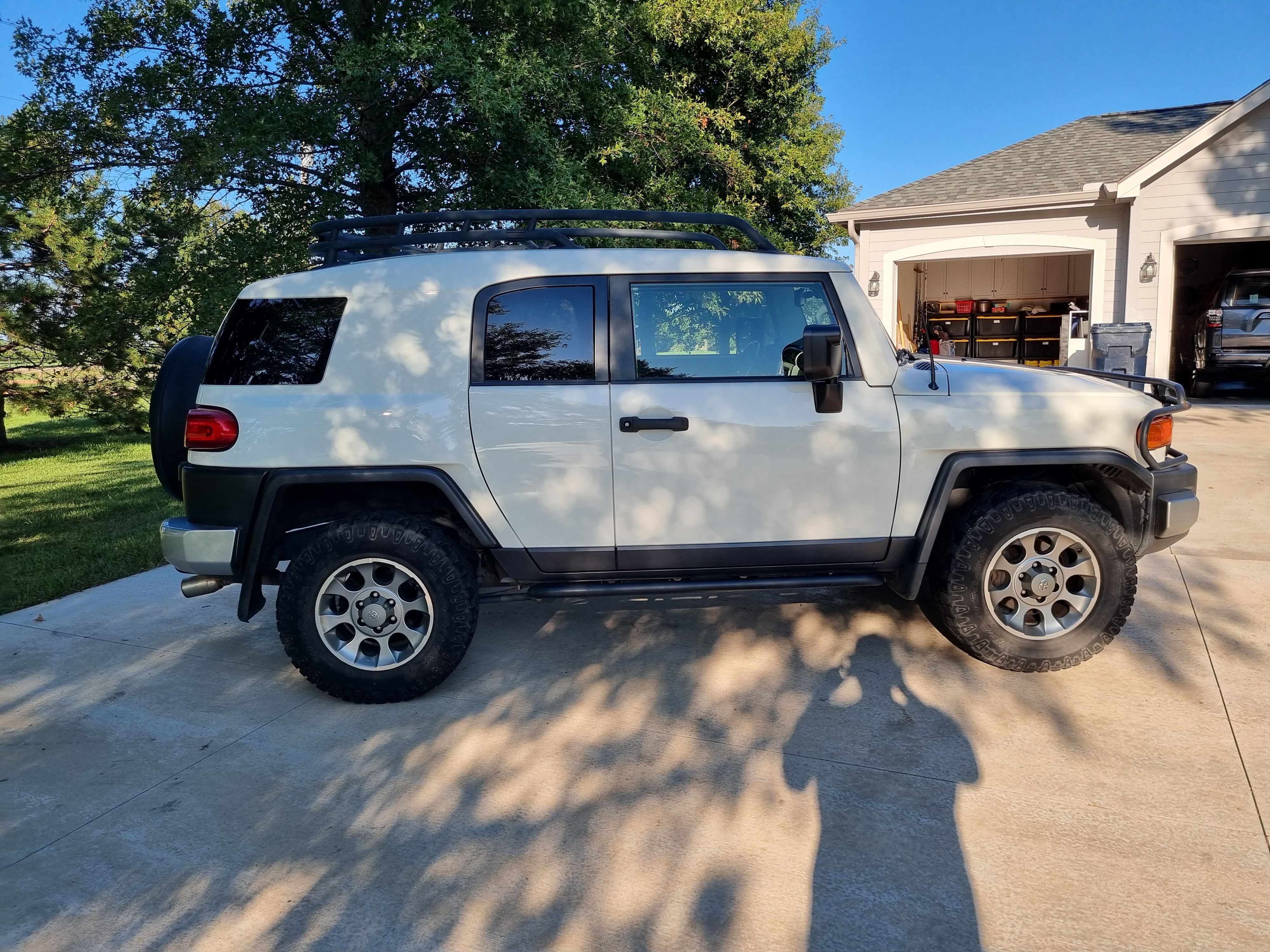 Used 2011 Toyota FJ Cruiser 4WD w/ Upgrade Pkg image 9