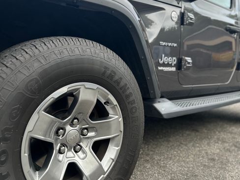 Used 2018 Jeep Wrangler Unlimited Sahara w/ Dual Top Group image 10