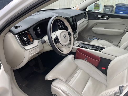 Used 2022 Volvo XC60 B5 Inscription w/ Advanced Package AWD/4WD image 29