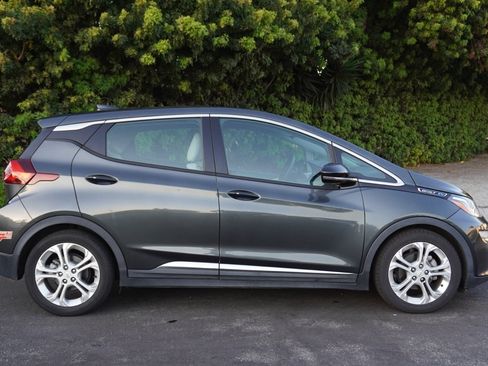 Used 2018 Chevrolet Bolt LT FWD image 4
