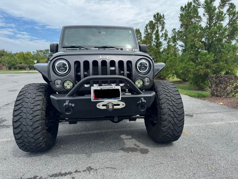 Used 2014 Jeep Wrangler Unlimited Rubicon w/ Connectivity Group AWD/4WD image 8