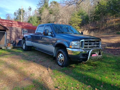 Used 2004 Ford F350 Lariat image 1