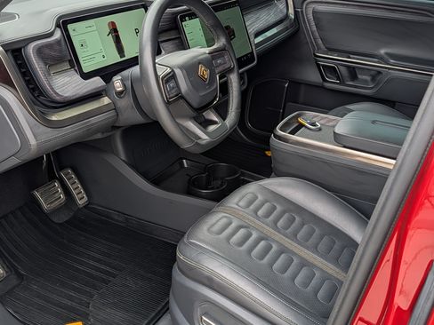 Used 2022 Rivian R1T Launch Edition image 15