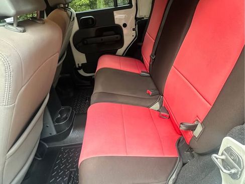 Used 2010 Jeep Wrangler Unlimited Sport image 9