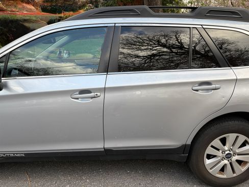 Used 2015 Subaru Outback 2.5i Premium AWD/4WD image 10