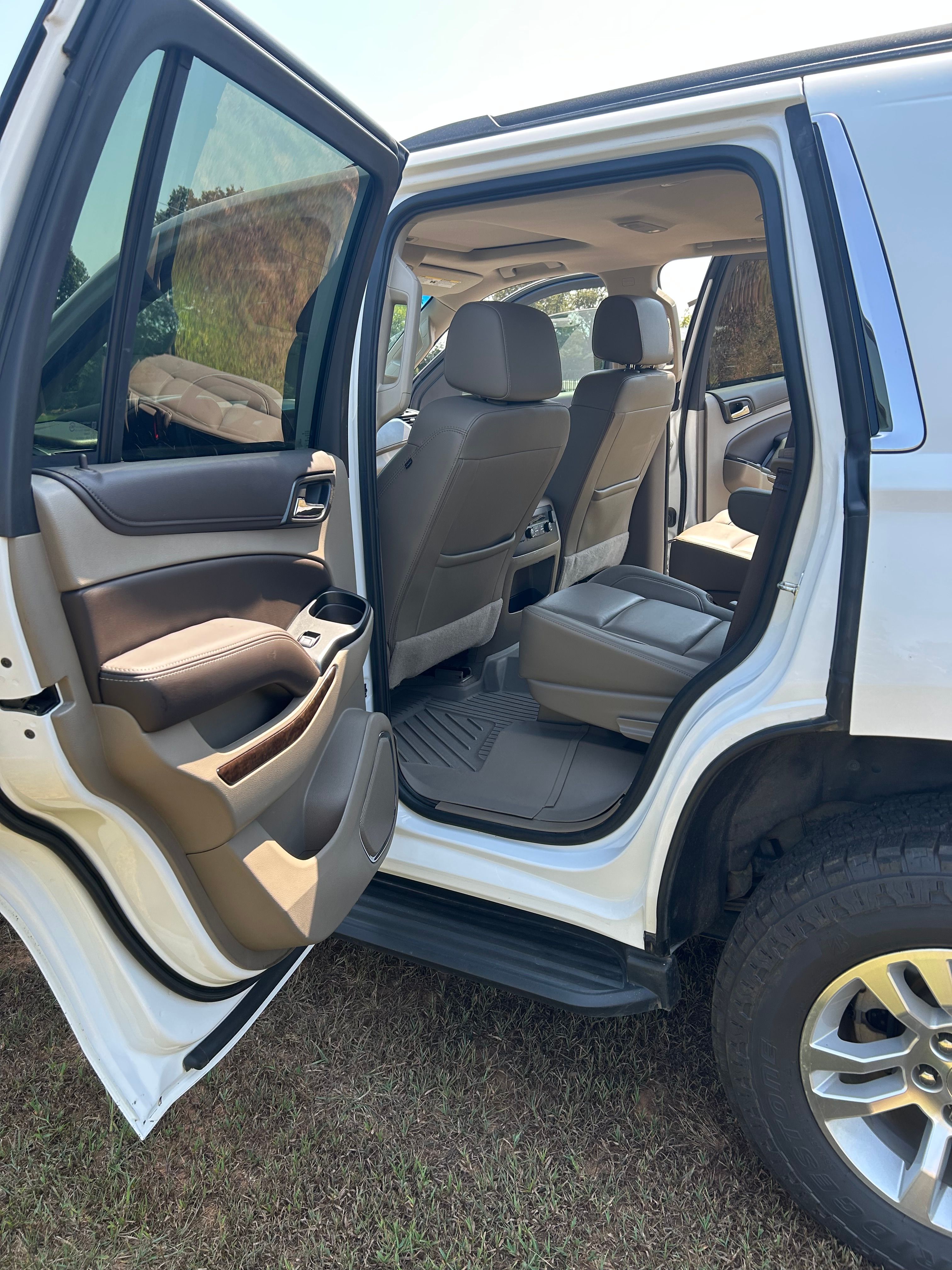 Used 2020 Chevrolet Tahoe LT w/ Luxury Package AWD/4WD image 9